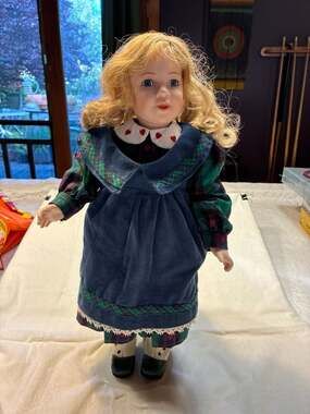 Geppeddo Collector Series Porcelain Doll Blonde Hair Blue Eyes in Plaid Heart Dr